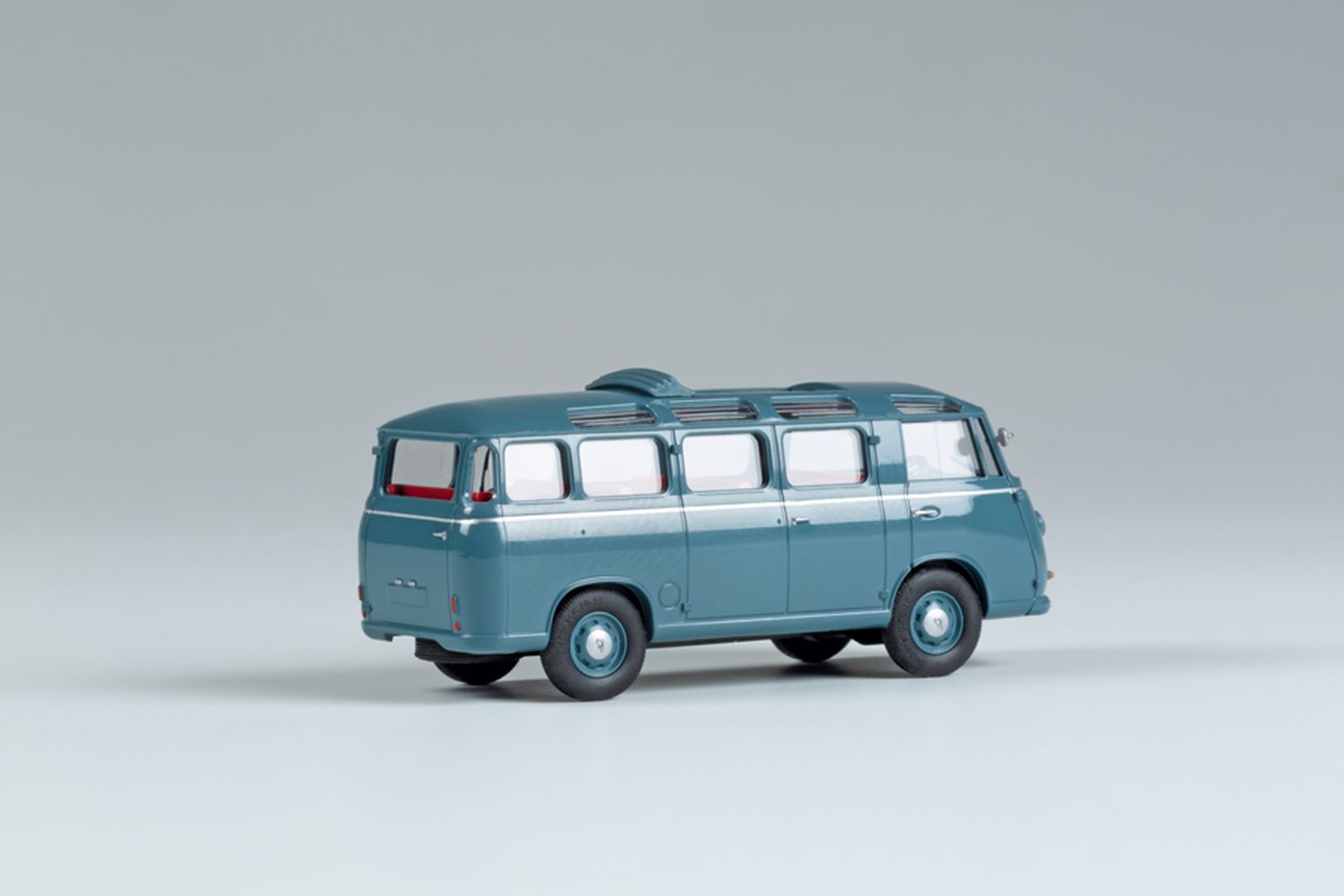 mini-car 66018 - Goliath Luxusbus hellblaugrau - Fertigmodell