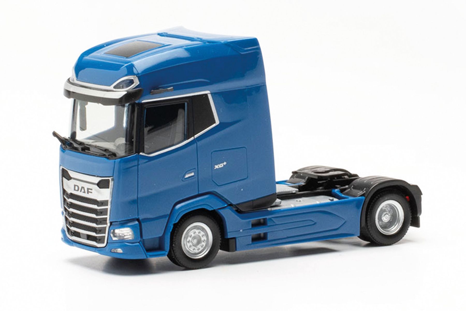 Herpa 315791-002 - DAF XG+ Solozugmaschine, enzianblau