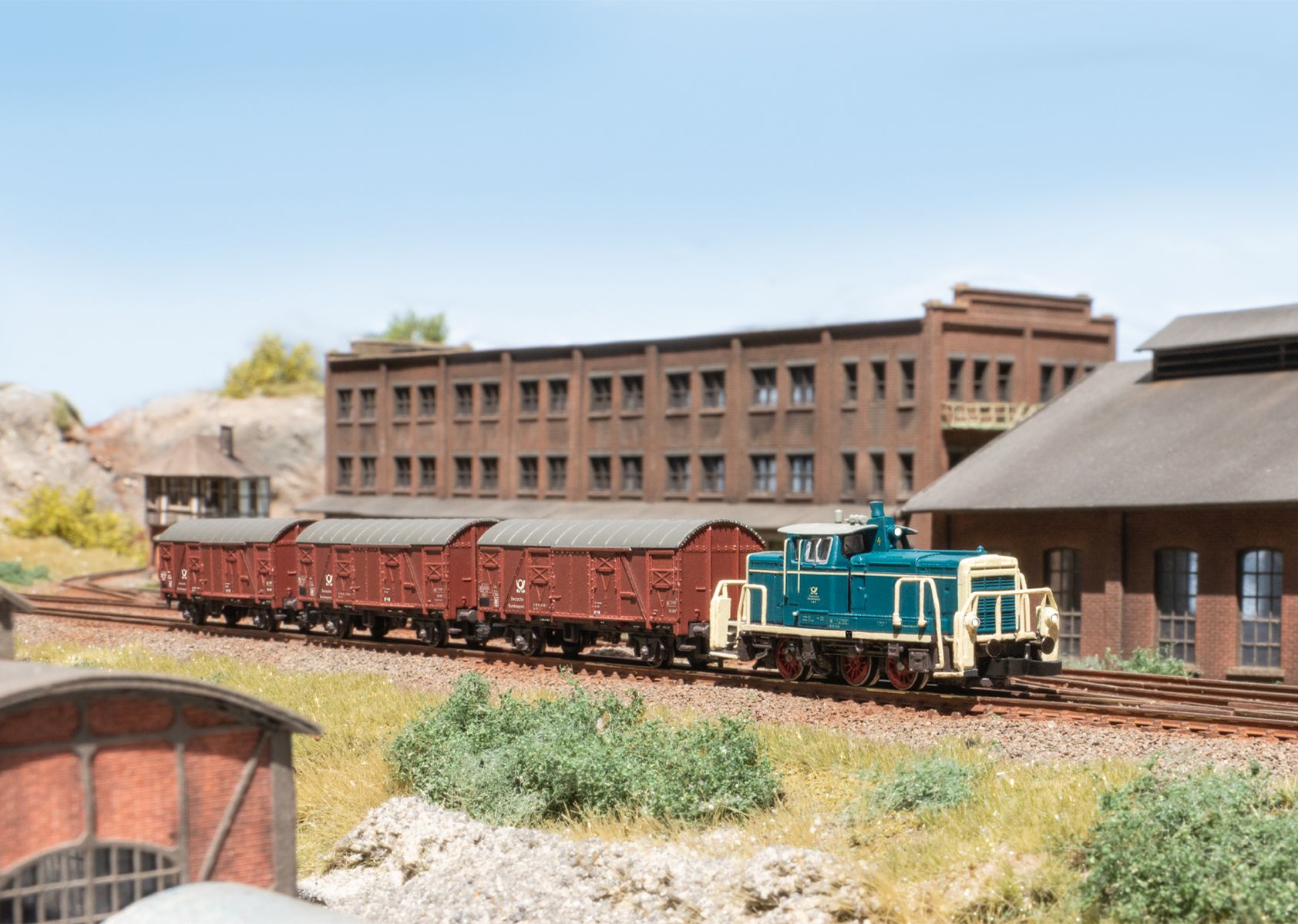 Märklin 81359 - Zugset mit Diesellok BR 261 und drei Güterwagen, Deutsche Bundespost, Ep.IV Märklin 81359 - Zugset mit Diesellok BR 261 und drei Güterwagen, Deutsche Bundespost, Ep.IV