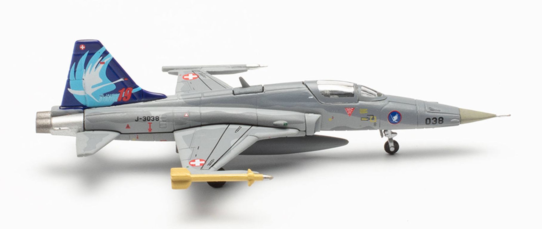 Herpa 572538 - Swiss Air Force Northrop F-5E Tiger II Fliegerstaffel 19 “Swans”, Emmen Air Base – J-3038