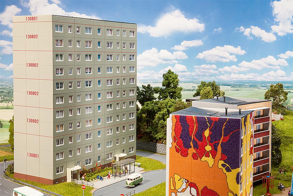 Faller 130801 - Plattenbau Typ P2 Basispackung