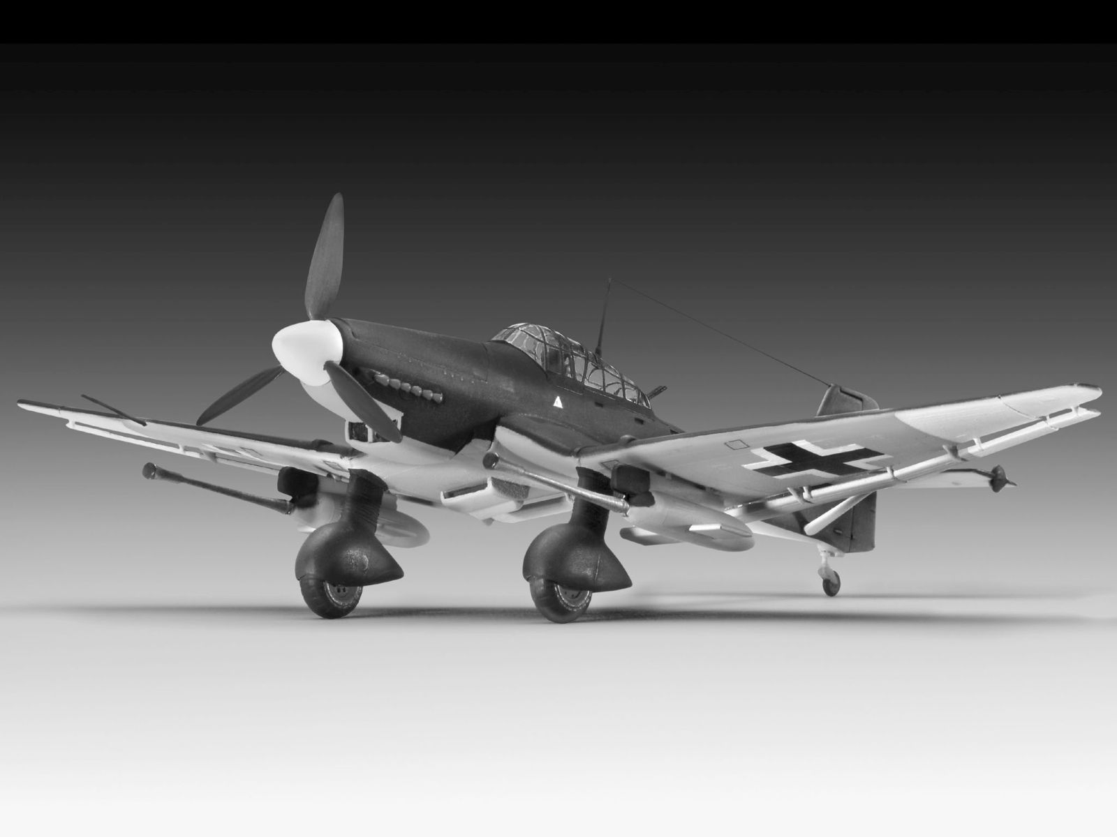 Revell 04692 - Junkers Ju 87 G/D Tank Buster Revell 04692 - Junkers Ju 87 G/D Tank Buster