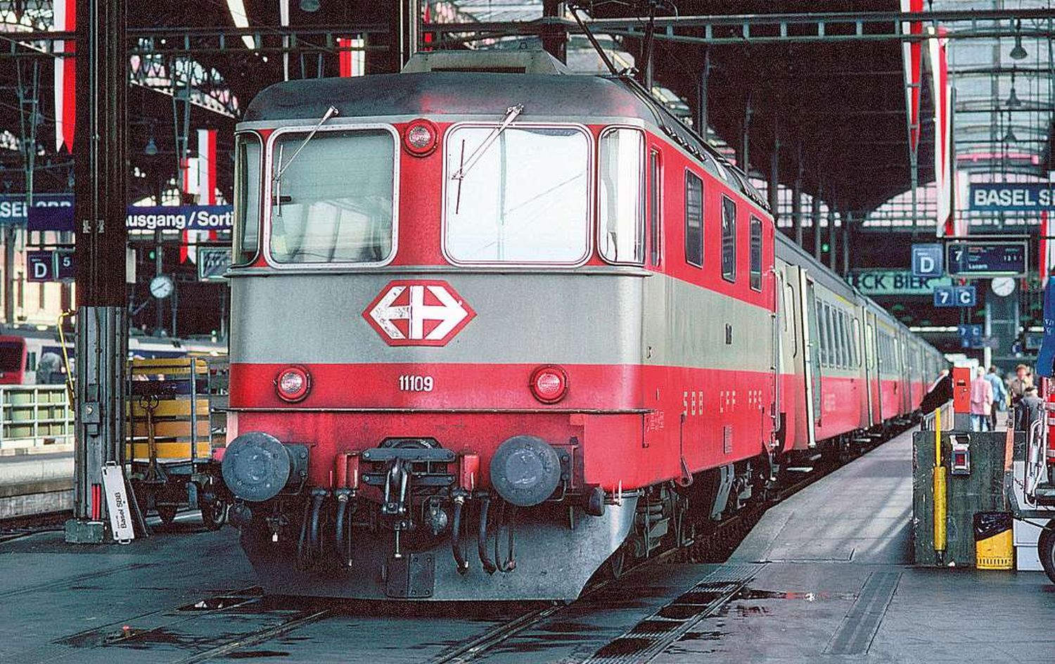 Hobbytrain H3022 - E-Lok Re4/4 II 1.Serie, SBB, Ep.III-IV, 'Swiss Express'