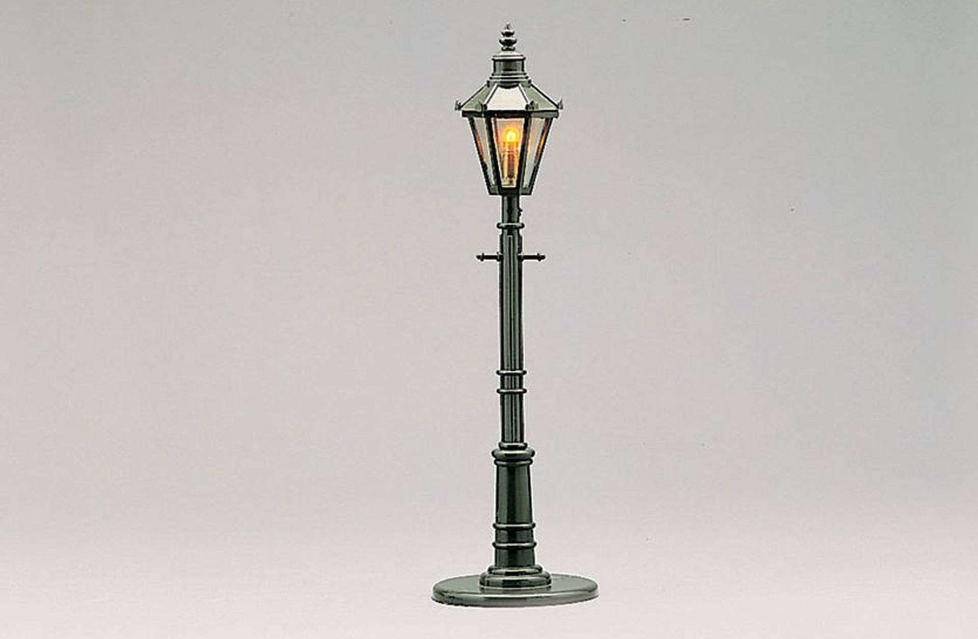 LGB 50550 Lampada Da Stazione In Stile Antico – 1 Braccio, Per Interni Ed Esterni, Dettaglio Realistico, Scala G