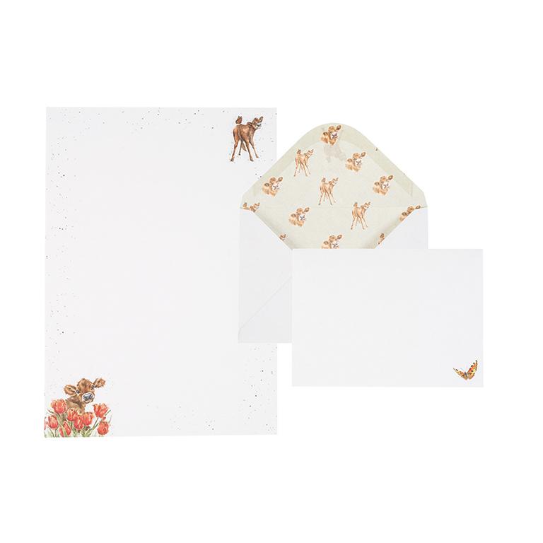 Wrendale Briefpapier Set in illustrierter Brieftasche, 20 Blatt Schreibpapier, 10 Umschläge Motiv Kälbchen mit Schmetterling, 14,8x21cm