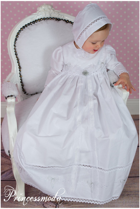 Stephanie-langes-traditonelles-Taufkleid-1-4