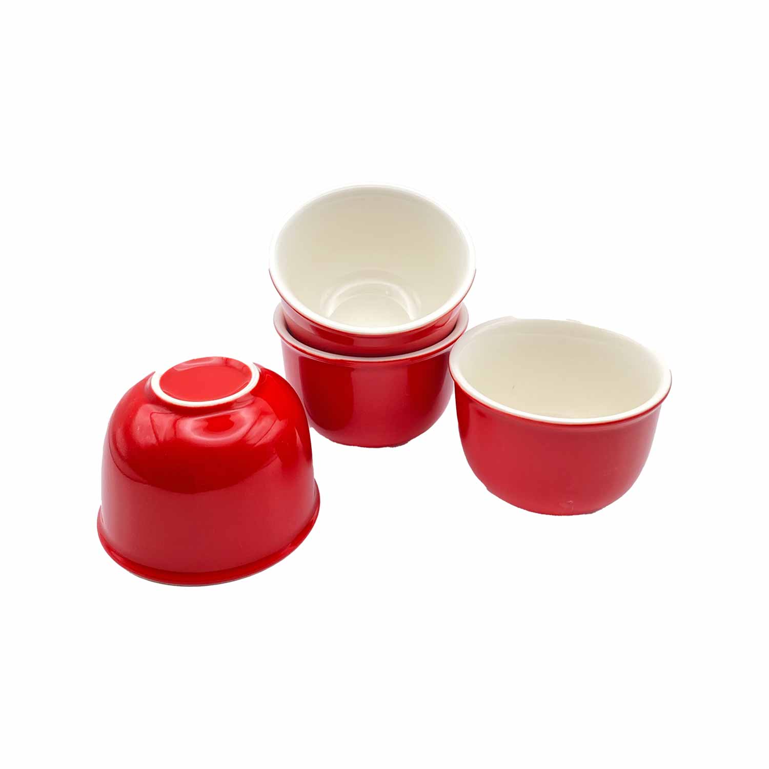 Teeservice aus Porzellan rot und Tablett aus Bambus