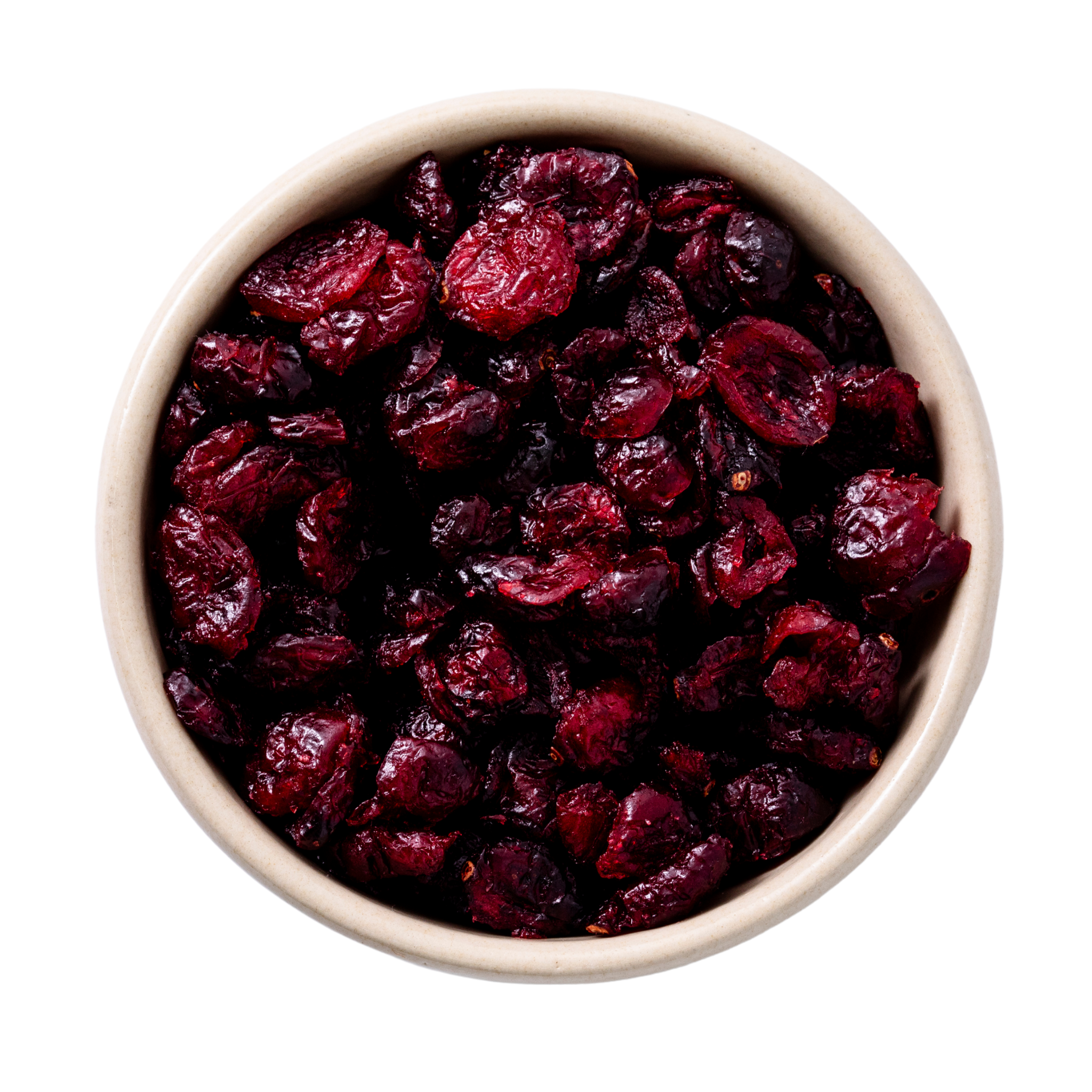 Nahaufnahme von getrockneten Cranberries in einer cremefarbenen Keramikschale auf weißem Hintergrund