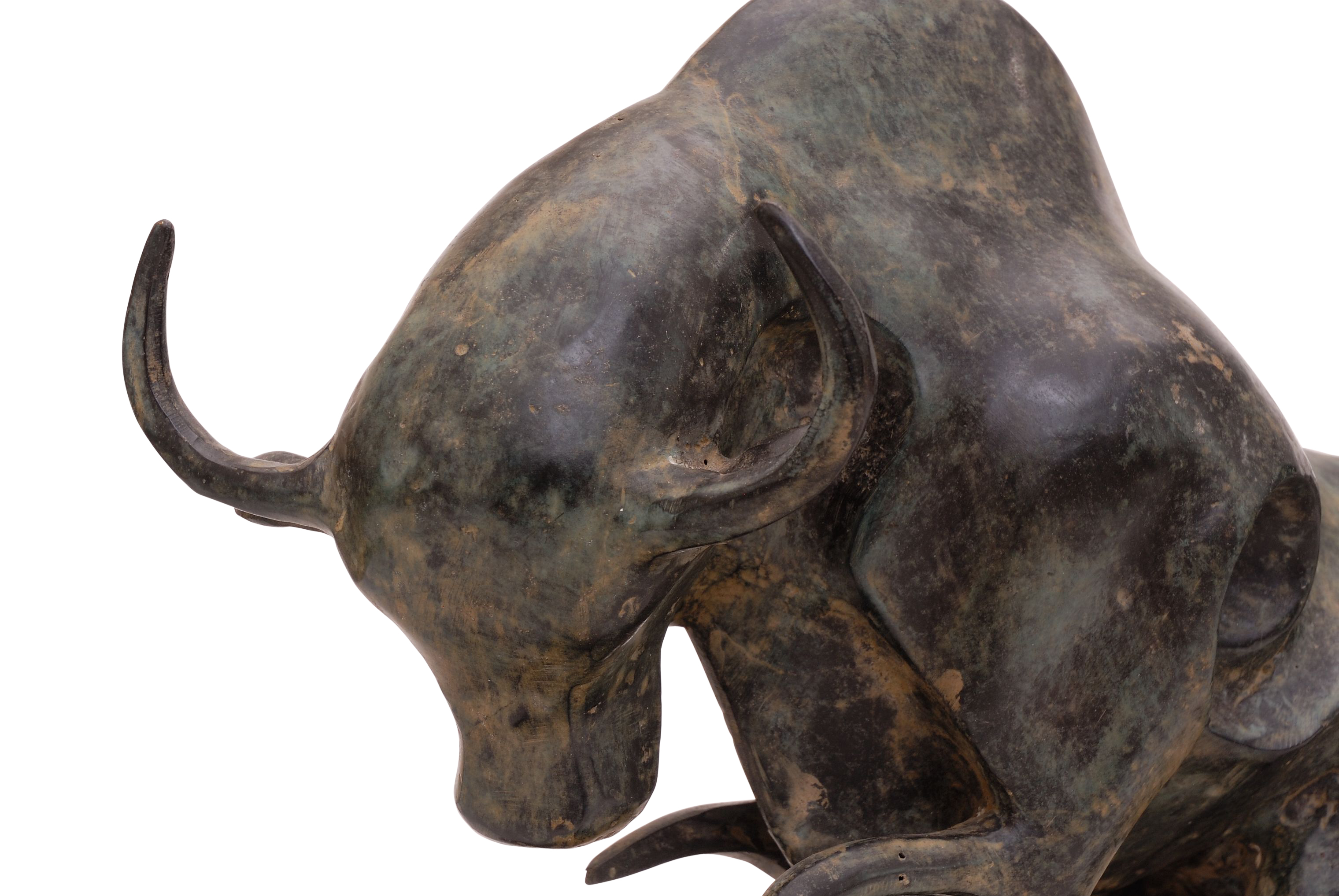 Moderne Bronzefigur wilder Stier / Bulle