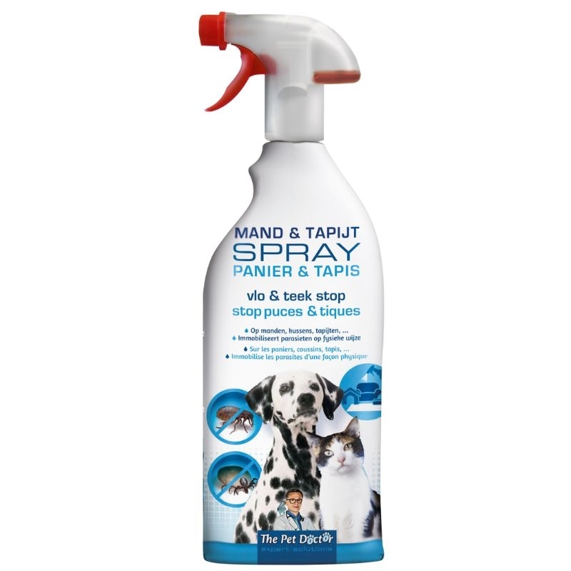 Witte spuitfles met vlooien- en tekenspray (800ml) voor honden en katten, veilig en effectief tegen uitwendige parasieten.