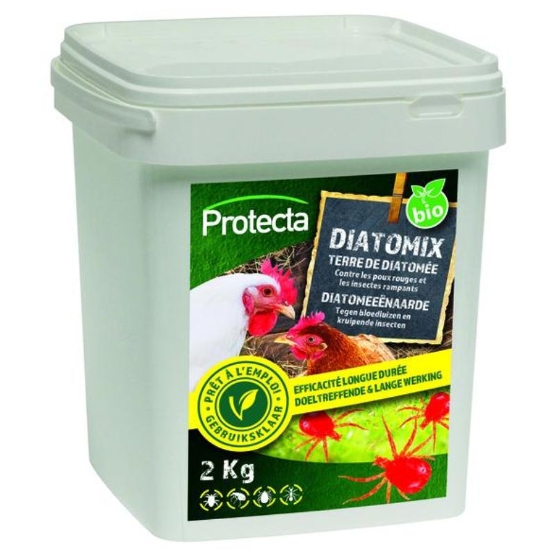 Witte emmer met 2kg Diatomix poeder, een natuurlijk insecticide voor de bestrijding van bloedluis bij kippen.