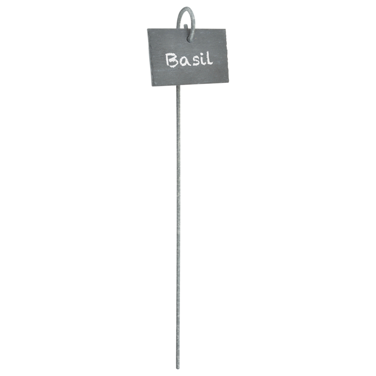 Een metalen plantenlabel met het woord "Basil" erop geschreven in witte krijt.