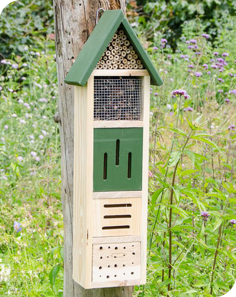 Insectenhotel natuurpunt voor bijen, vlinders en lieveheersbeestjes