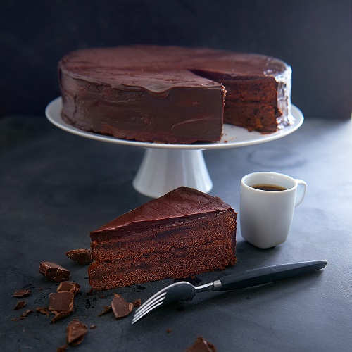 Sachertorte à la LURCH – schokoladig, fruchtig und ein echter Genuss, auch ohne Wien! Zubereitet in der runden Lurch Silikonbackform.
