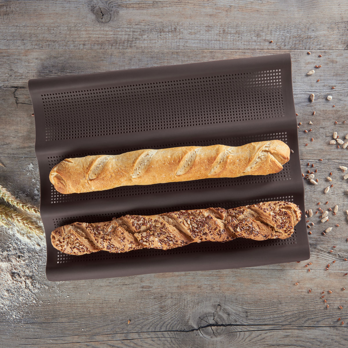 Baguette: Knusprige Kruste, weiche Krume – das französische Weißbrot ist ein echter Klassiker! Ob pur, belegt oder zum Wein: einfach himmlisch.