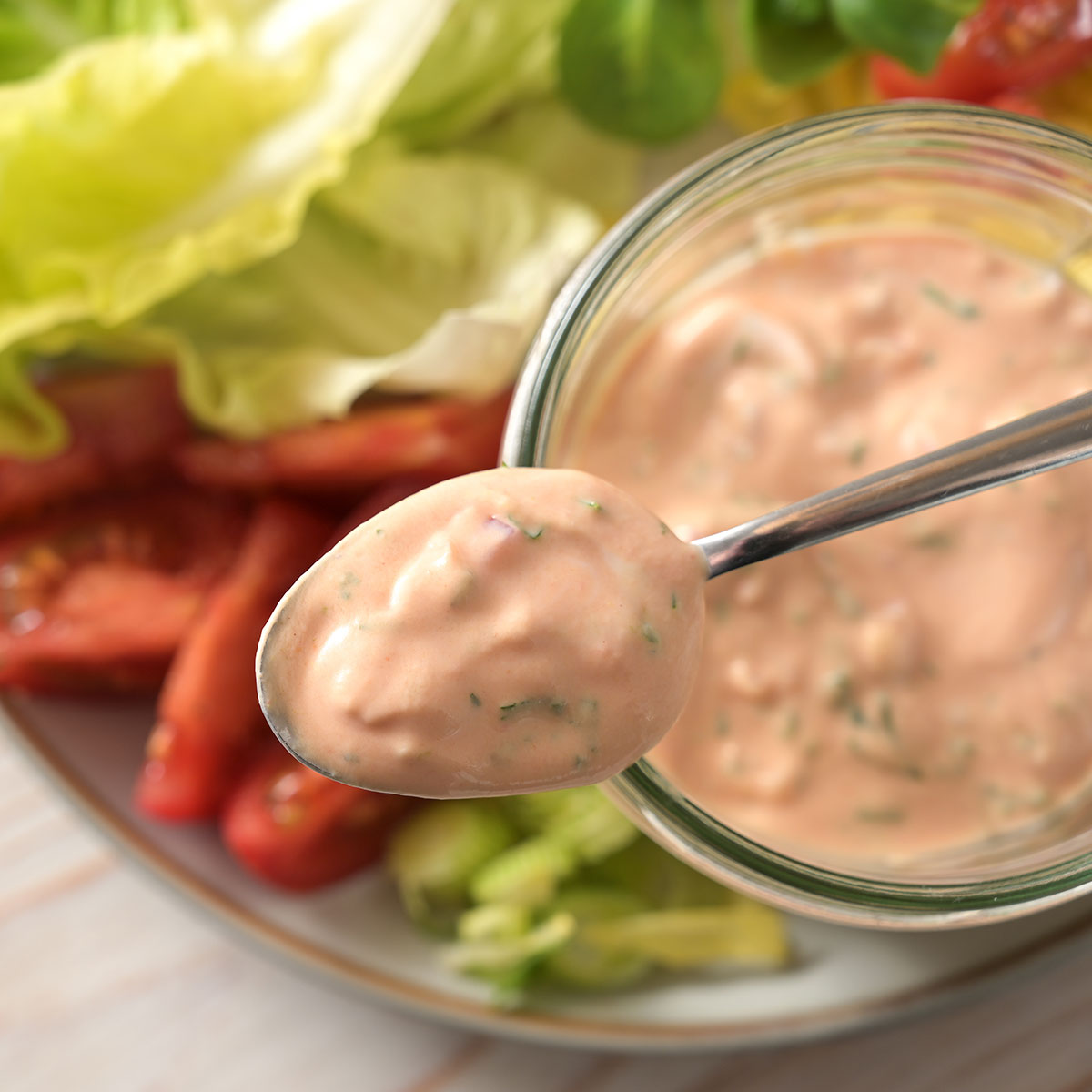 Diese schnell mit dem Lurch Multi Chopper gemixte Burgersoße ist die perfekte Basis – super lecker, vielseitig und ganz nach deinem Geschmack variierbar.