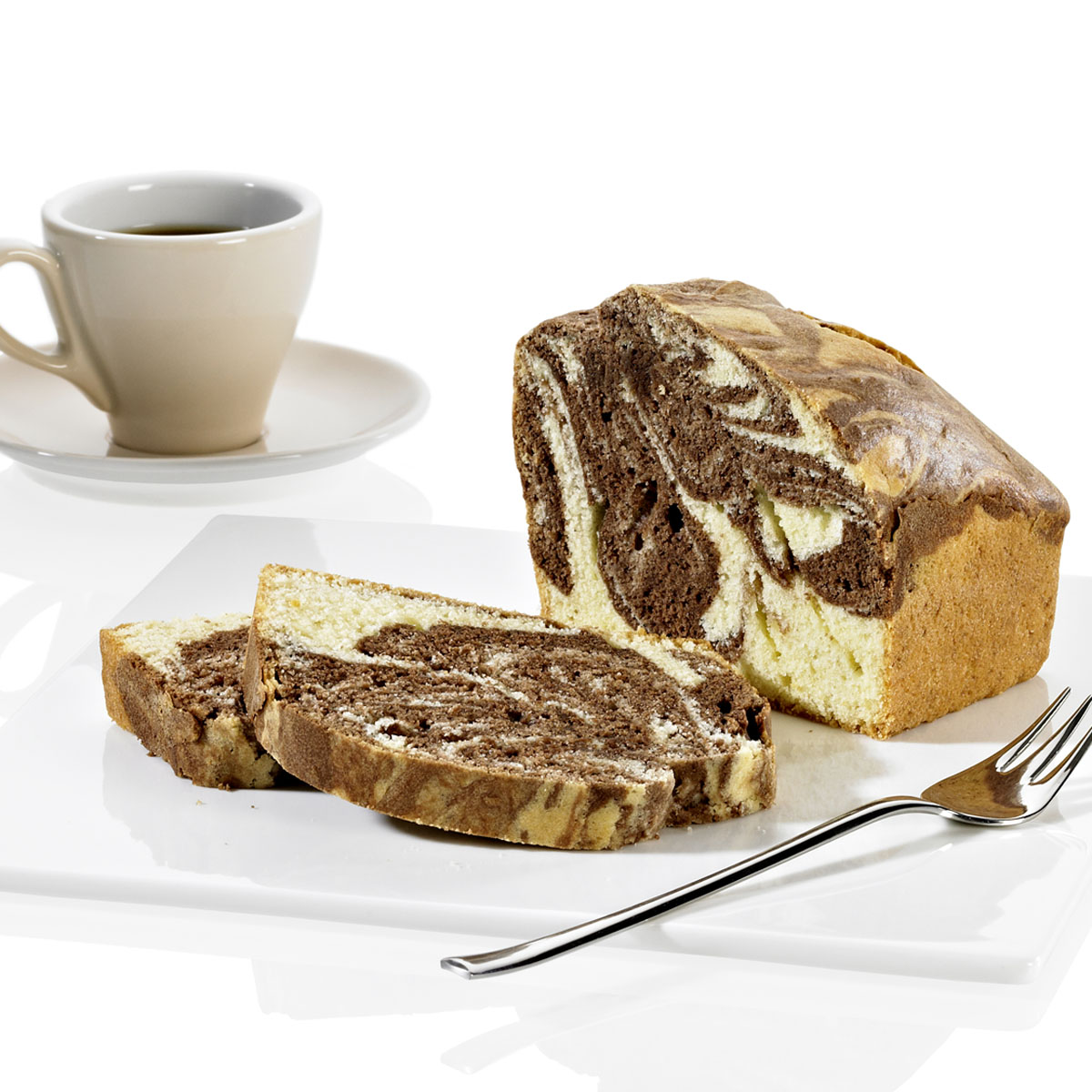 Marmorkuchen in der Lurch Kastenbackform: Der saftige Klassiker mit hellem und dunklem Teig – perfekt für Geburtstage, Kaffeetafel oder als kleine Aufmerksamkeit.