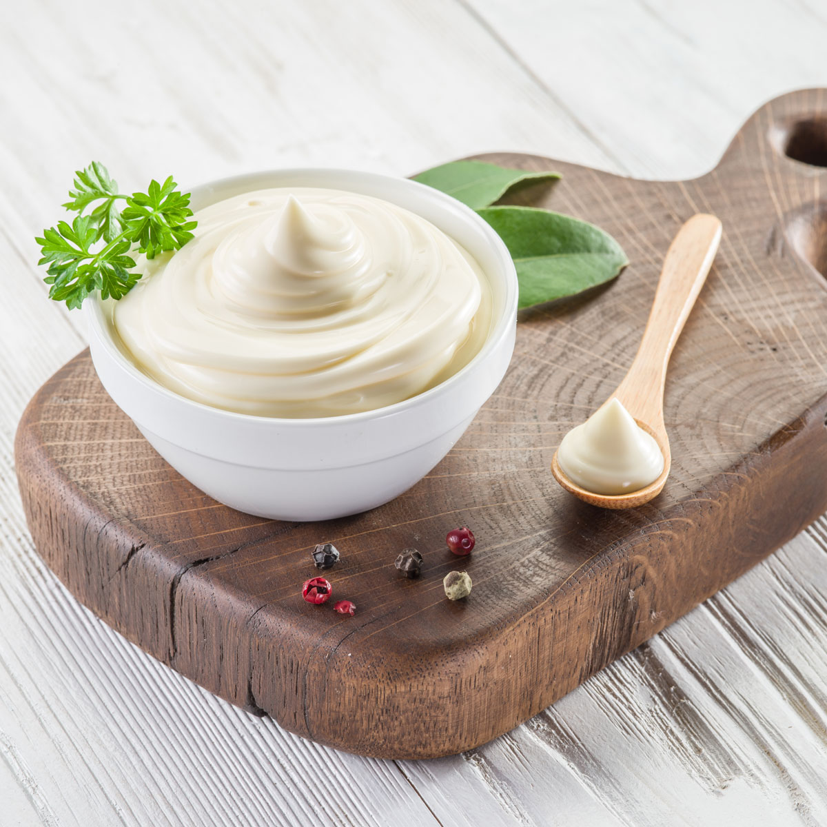 Vegane Mayo mit dem Lurch Multi Chopper selbst gemacht – ohne Ei, aber mit Geschmack! Aus Joghurt, Senf, Ahornsirup & Öl zauberst du im Handumdrehen eine cremige Allround-Soße.
