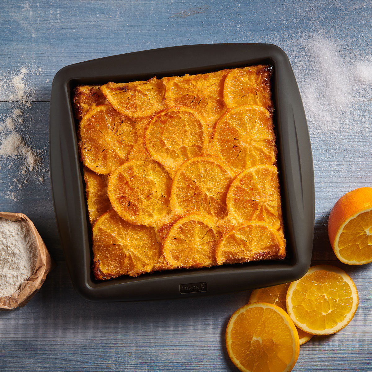 Orangenkuchen aus der Lurch Quader-Backform: Fruchtig, saftig und voller Vitamin C – dieser Orangenkuchen überzeugt mit wenigen Zutaten und leuchtenden Orangenscheiben als Topping. Einfach köstlich!