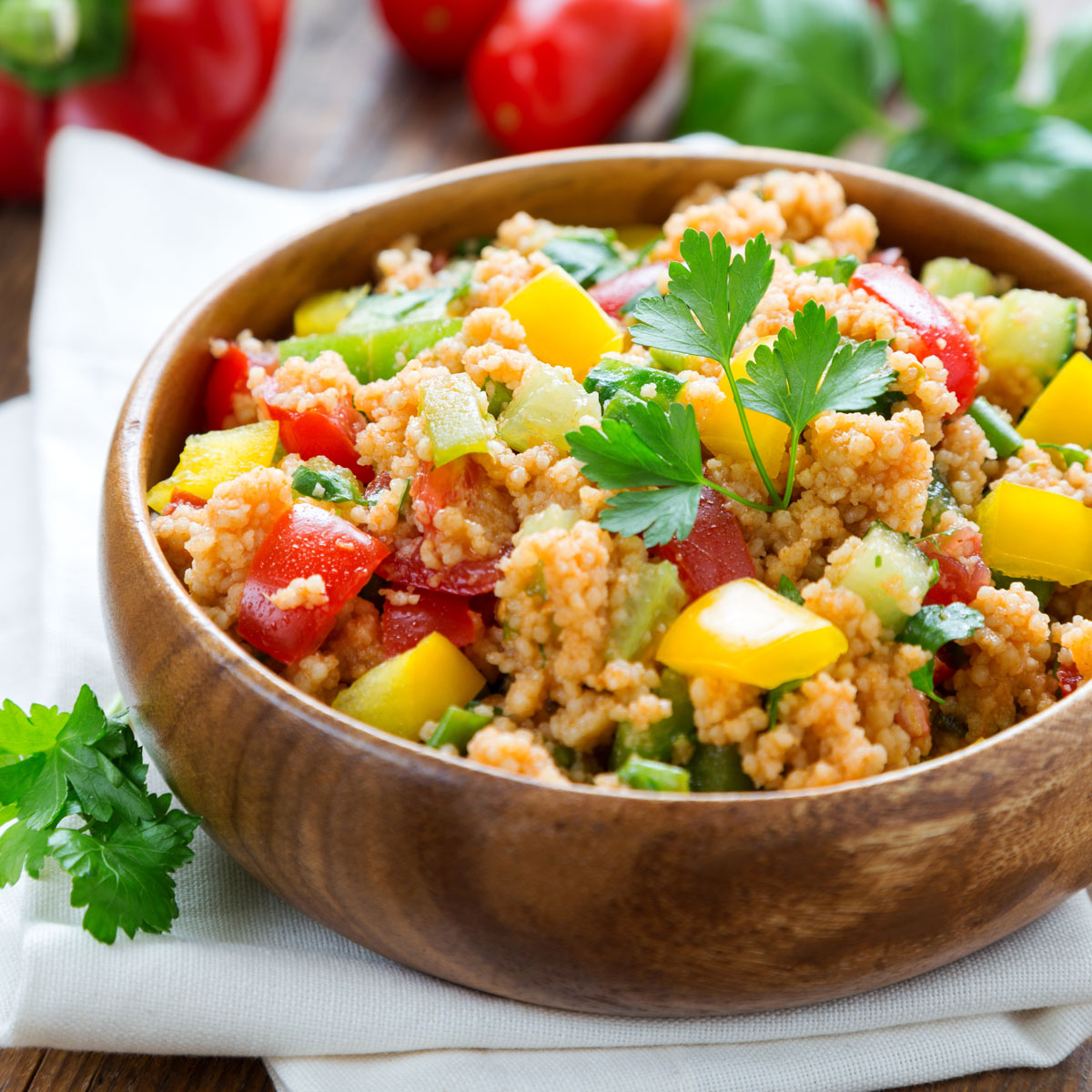 Schneller Couscous-Salat mit dem Lurch Multi Chopper: Frisch, leicht und lecker! Couscous trifft auf knackige Gurke, Tomaten, Paprika und Minze – perfekt für heiße Tage, Grillen oder unterwegs.