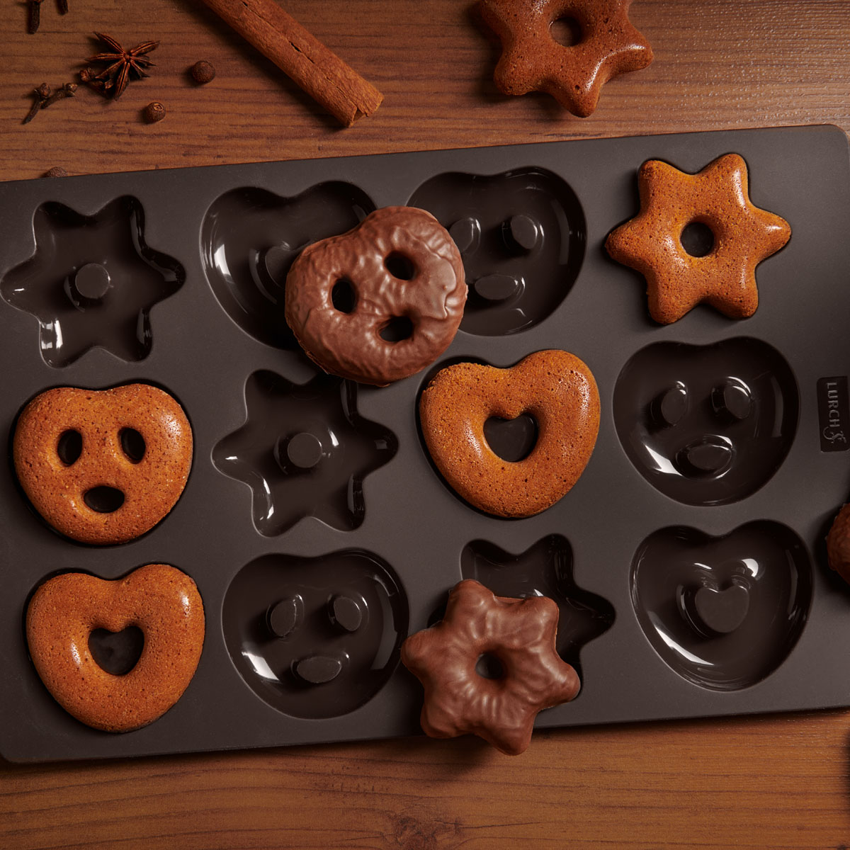 Mini Lebkuchen: Kleine, selbstgemachte Lebkuchen – perfekt zum Verschenken und Genießen in der Weihnachtszeit. Perfekt gebacken in der Lurch Mini Lebkuchen Backform.