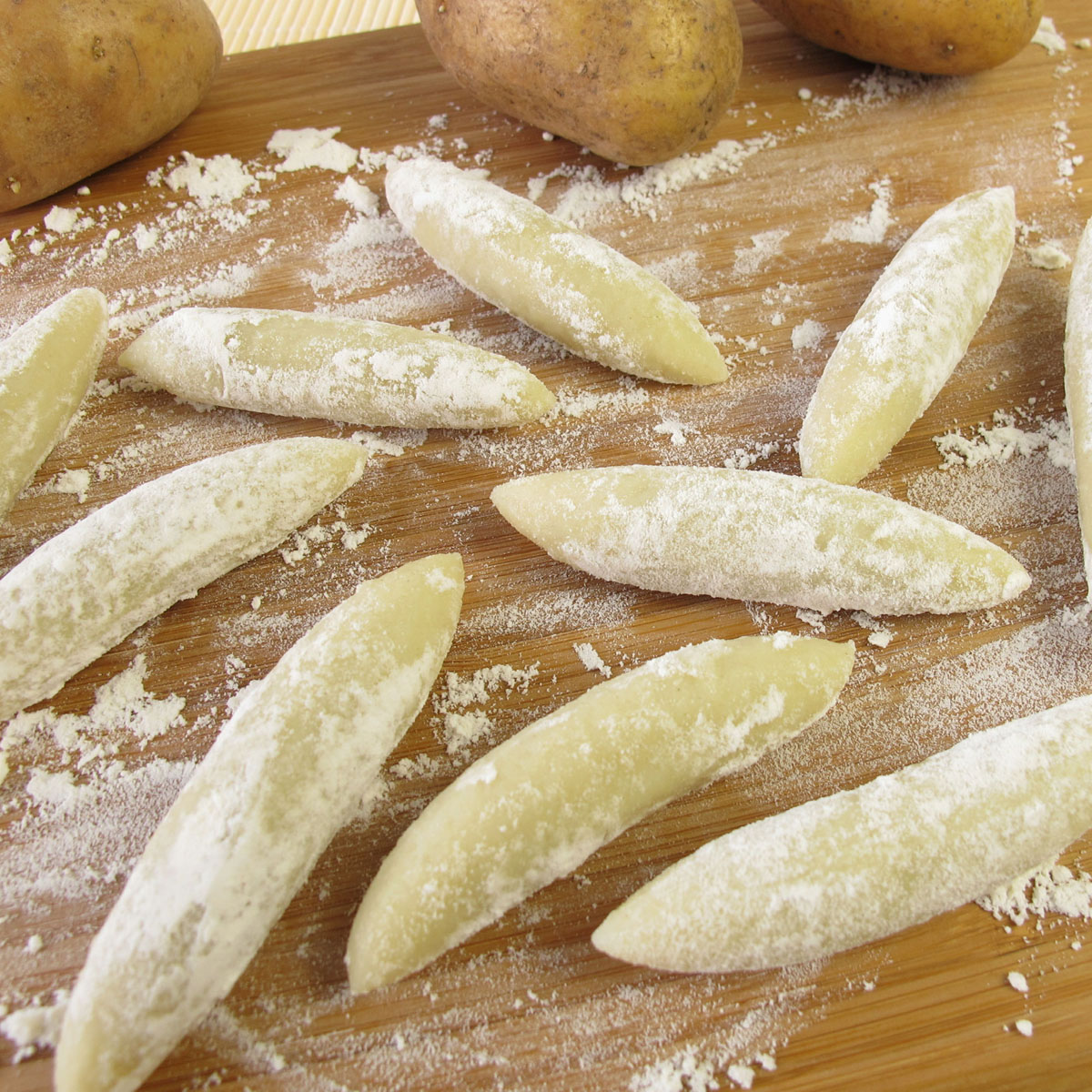 Schupfnudeln: Kartoffelteig, vielseitig als Beilage oder Pfannengericht. Ein einfaches Grundrezept für viele Variationen.