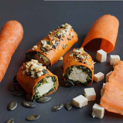 Mit dem Lurch Catto Gemüsebahnenschneider geschnittene und gerollte Süßkartoffeln mit Spinat-Feta-Füllung sind ein optisches und geschmackliches Highlight – perfekt als Fingerfood, Snack oder Vorspeise.