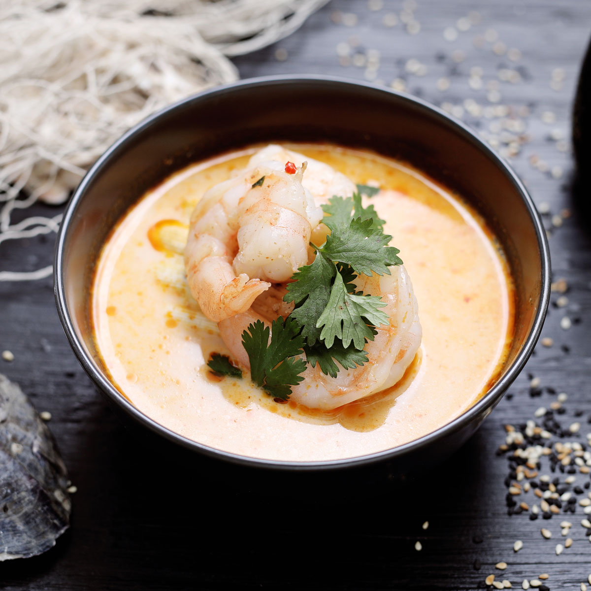 Kokos-Garnelen-Suppe: Schnell mit dem Lurch Spiralschneider zubereitet, exotisch gewürzt und mit Garnelen verfeinert – diese Suppe bringt fernöstlichen Genuss in deine Küche!
