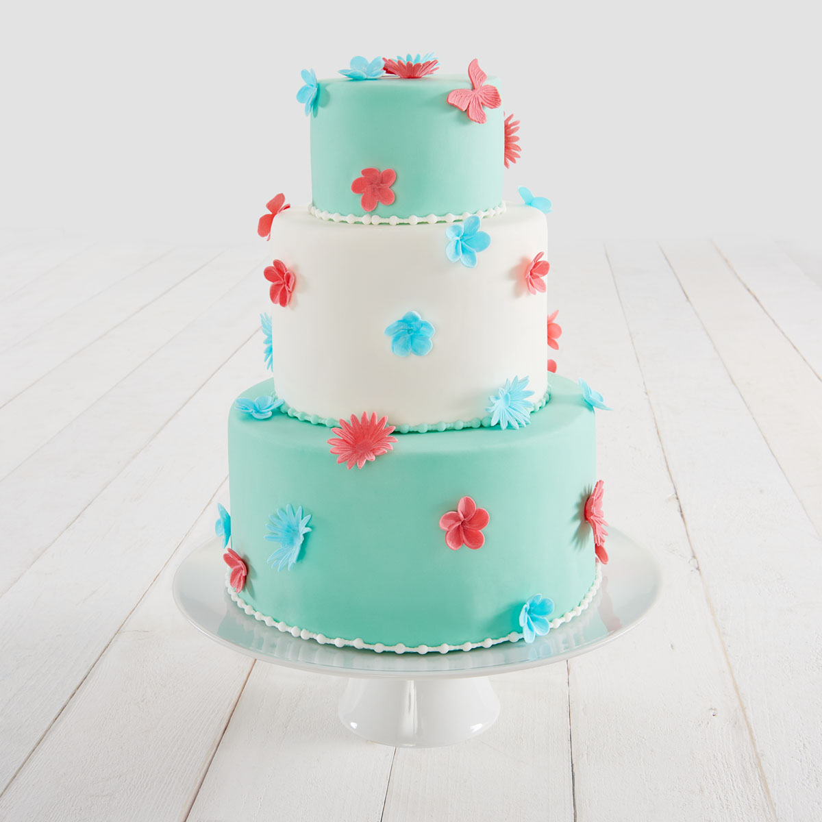 Ob Hochzeit, Geburtstag oder Jubiläum – dieses Grundrezept ist die perfekte Basis für deine festliche Traumtorte aus der Lurch Tortenbackform. Backen, stapeln, dekorieren – und genießen!