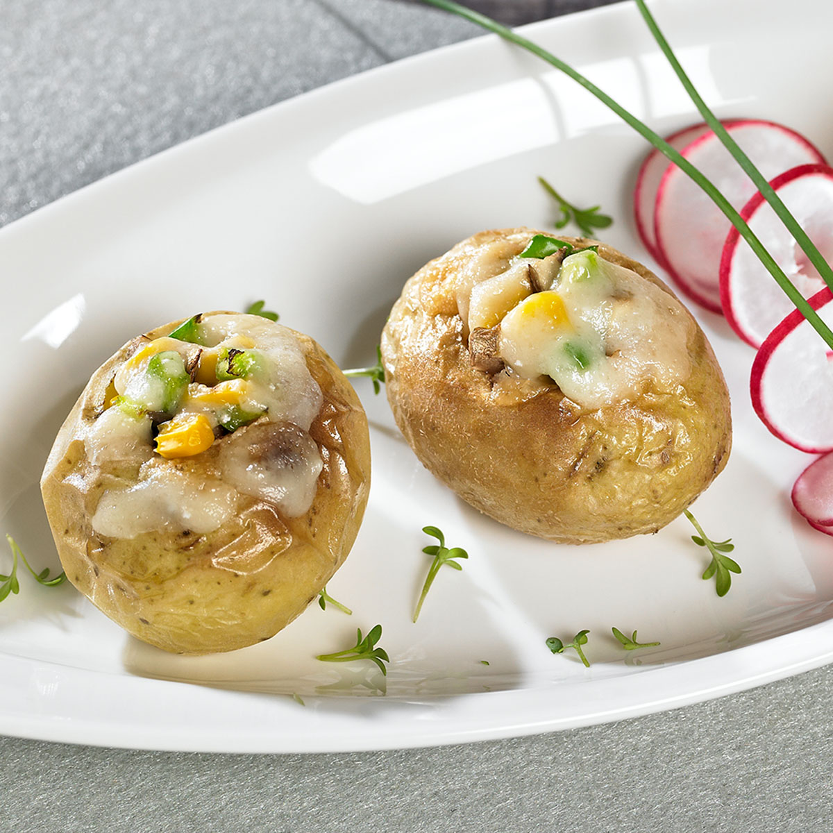 Gefüllte Kartoffeln: Kleine Aufläufe mit großer Wirkung – ausgehöhlt, gefüllt mit Gemüse und überbacken. Praktisch, lecker und die Form wird gleich mitgegessen! Mit dem Lurch Twister geht es am besten.