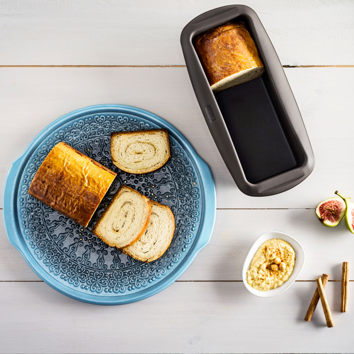 Zimtbrot – ein Genuss für das ganze Jahr! Außen herrlich gebacken, innen weich und mit einer aromatischen Zimtfüllung durchzogen. Perfekt zum Frühstück, Nachmittagskaffee oder einfach zwischendurch – nicht nur zur Weihnachtszeit! Gebacken in der Lurch Kas