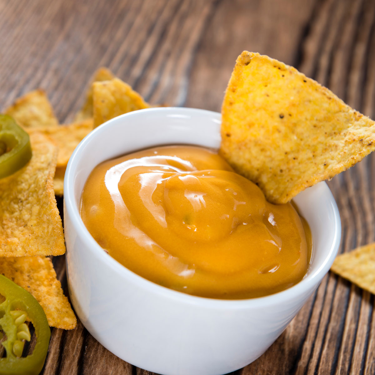 Würzige Chili-Cheese-Soße mit geschmolzenem Käse – ideal als Topping für Burger, Pommes oder Nachos.