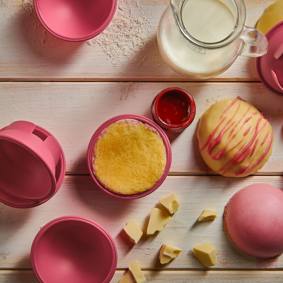 Himbeer-Buttermilch-Törtchen aus den Lurch Mini Halbkugel-Backformen: Fruchtig, cremig, unwiderstehlich! Diese kleinen Törtchen mit Mürbeteigboden, fruchtiger Füllung und feinem Überzug sind ein echter Genuss.