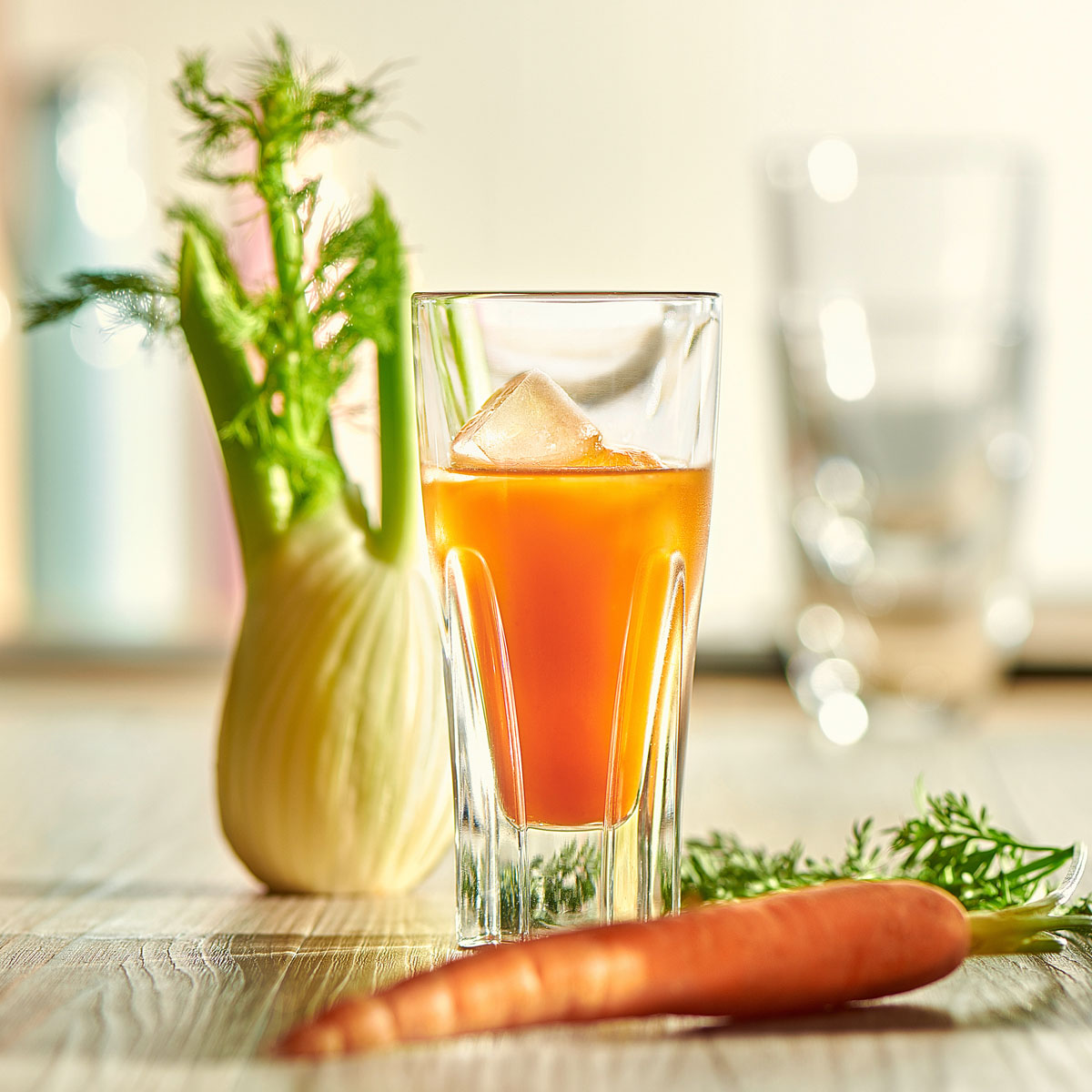 Fenchel-Karottensaft: Milde Süße trifft feines Anisaroma – ein harmonischer, gesunder Saft mit wohltuendem Geschmack. Richtig gut mit dem Lurch Slow Juicer.