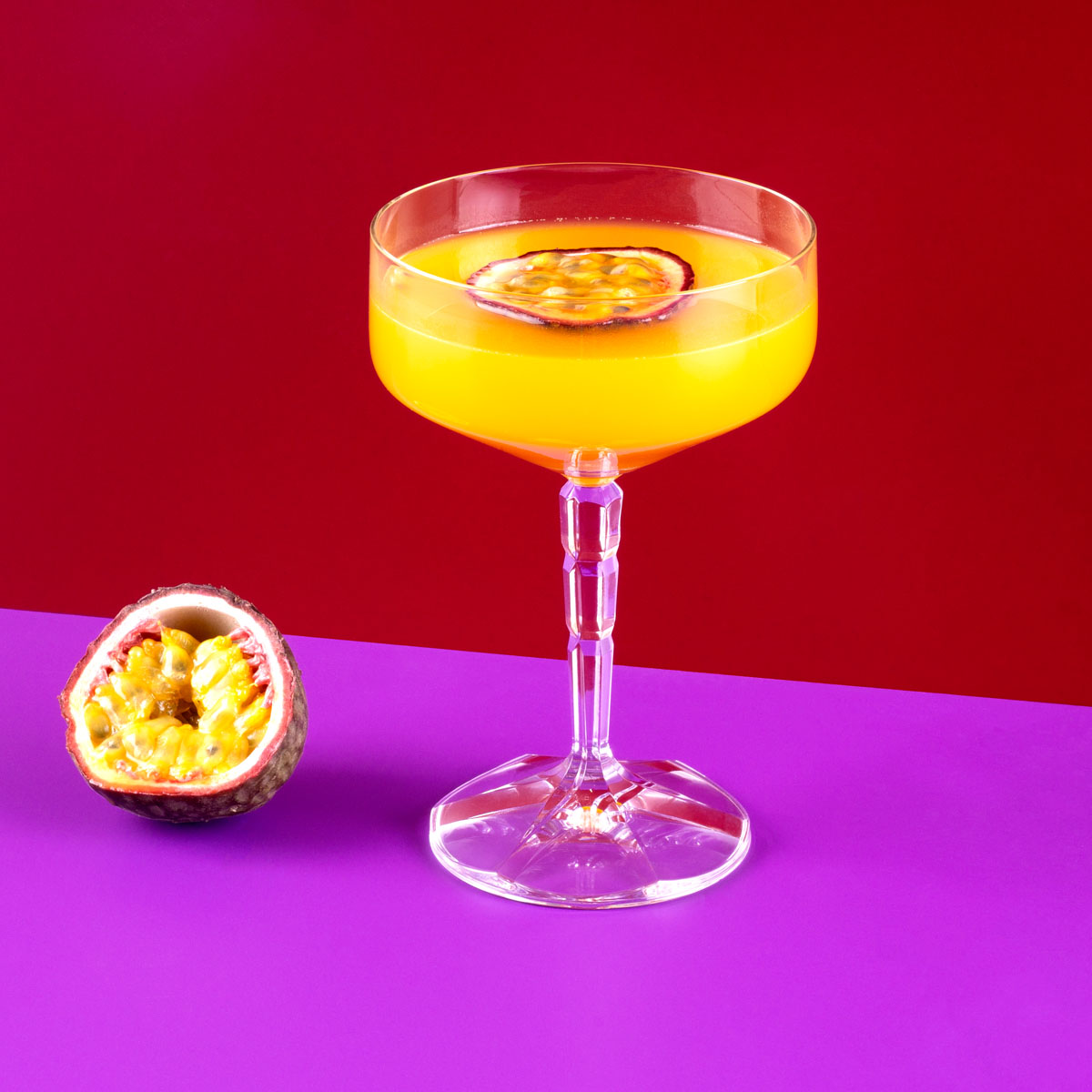Pornstar Martini: Ein außergewöhnlicher Name – und ein exotisch-leckerer Drink zum Probieren! Zubereitet mit Lurch Bar Tools und Eiswürfelformen aus Silikon.
