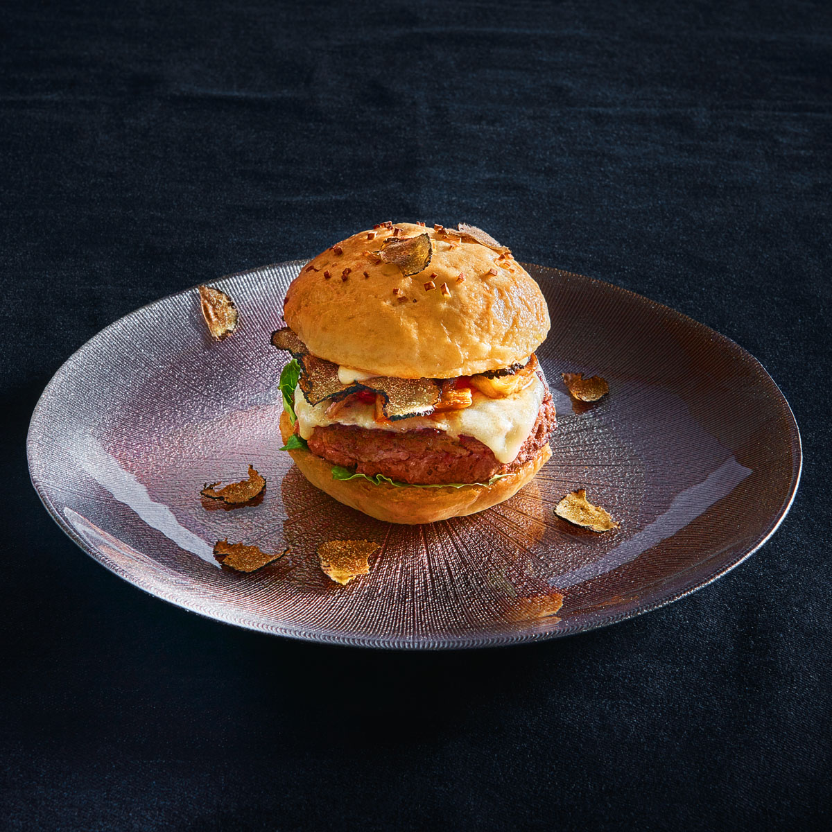 Der Burgerbun mit Kartoffeln überrascht mit extra Saftigkeit und vereint Burger und Beilage in einem fluffigen Brötchen. Die besten Burgerbuns gelingen mit der Lurch Burgerbun-Backform.