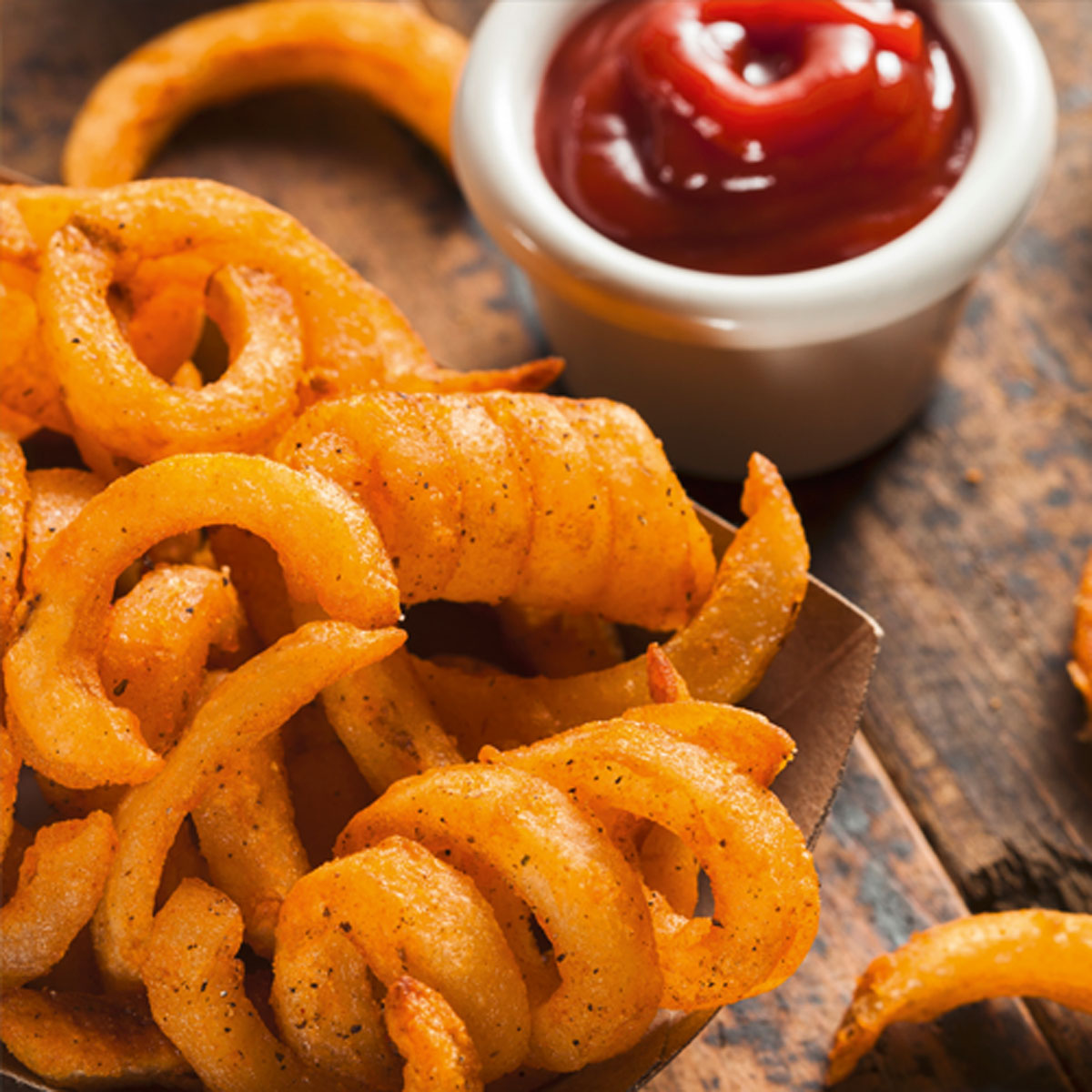 Süßkartoffel-Ringelpommes mit dem Lurch Super-Spiralschneider: Knusprige Curly Fries aus der Süßkartoffel – im Spiralschneider gedreht und im Ofen goldbraun gebacken. Einfach genial!