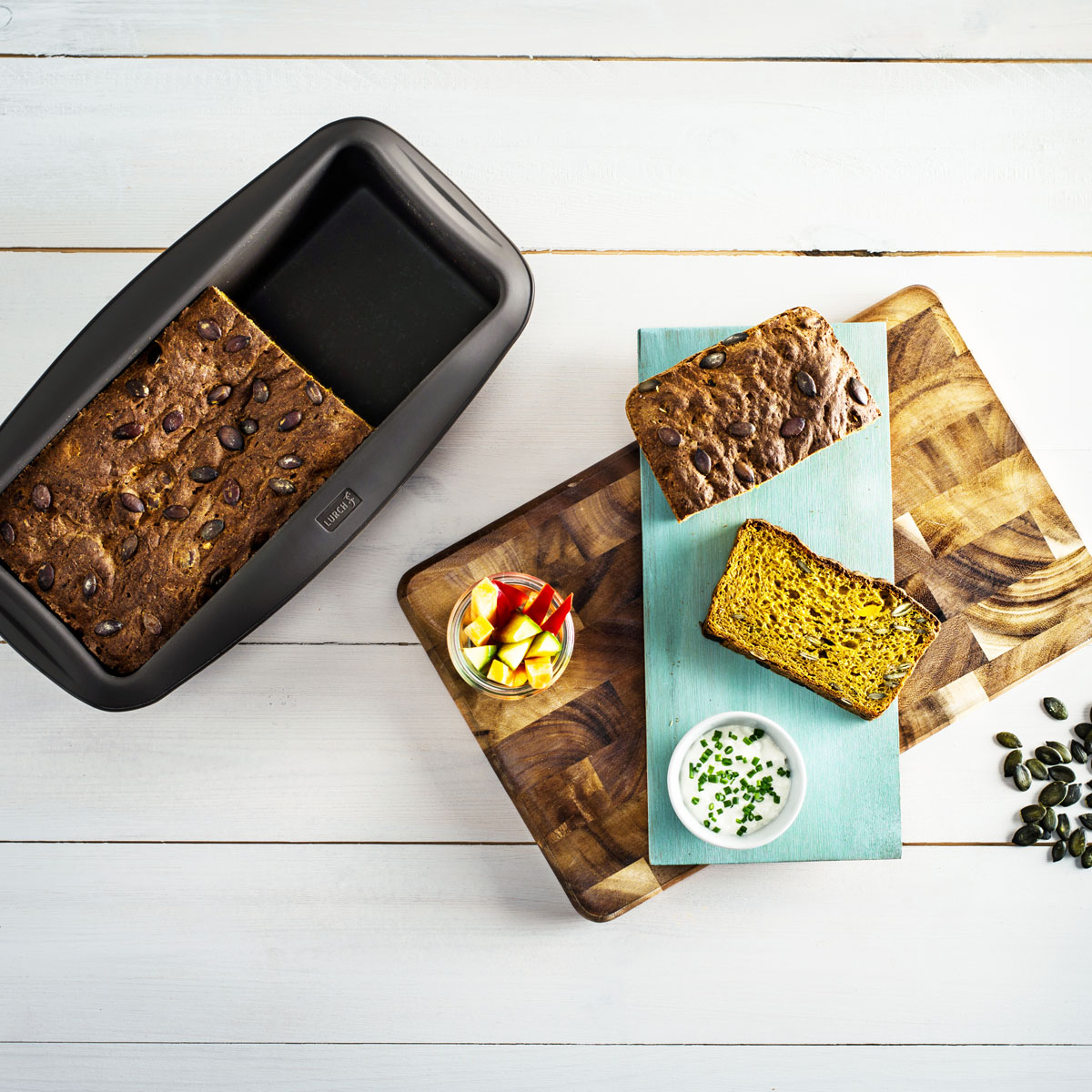 Kürbisbrot für Kinder ohne Salz: Frisch in der Lurch Batzen Backform gebacken, duftend und mit Butter ein Genuss – ganz ohne Salz!