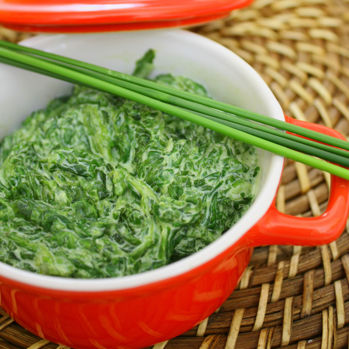 Rahmspinat: Spinat ist ein echtes Kraftpaket! Frisch zubereitet, voller Vitamine – und als cremiger Rahmspinat besonders lecker. Ein Klassiker, der schmeckt und guttut. Richtig zubereitet mit der Lurch Salatschleuder.