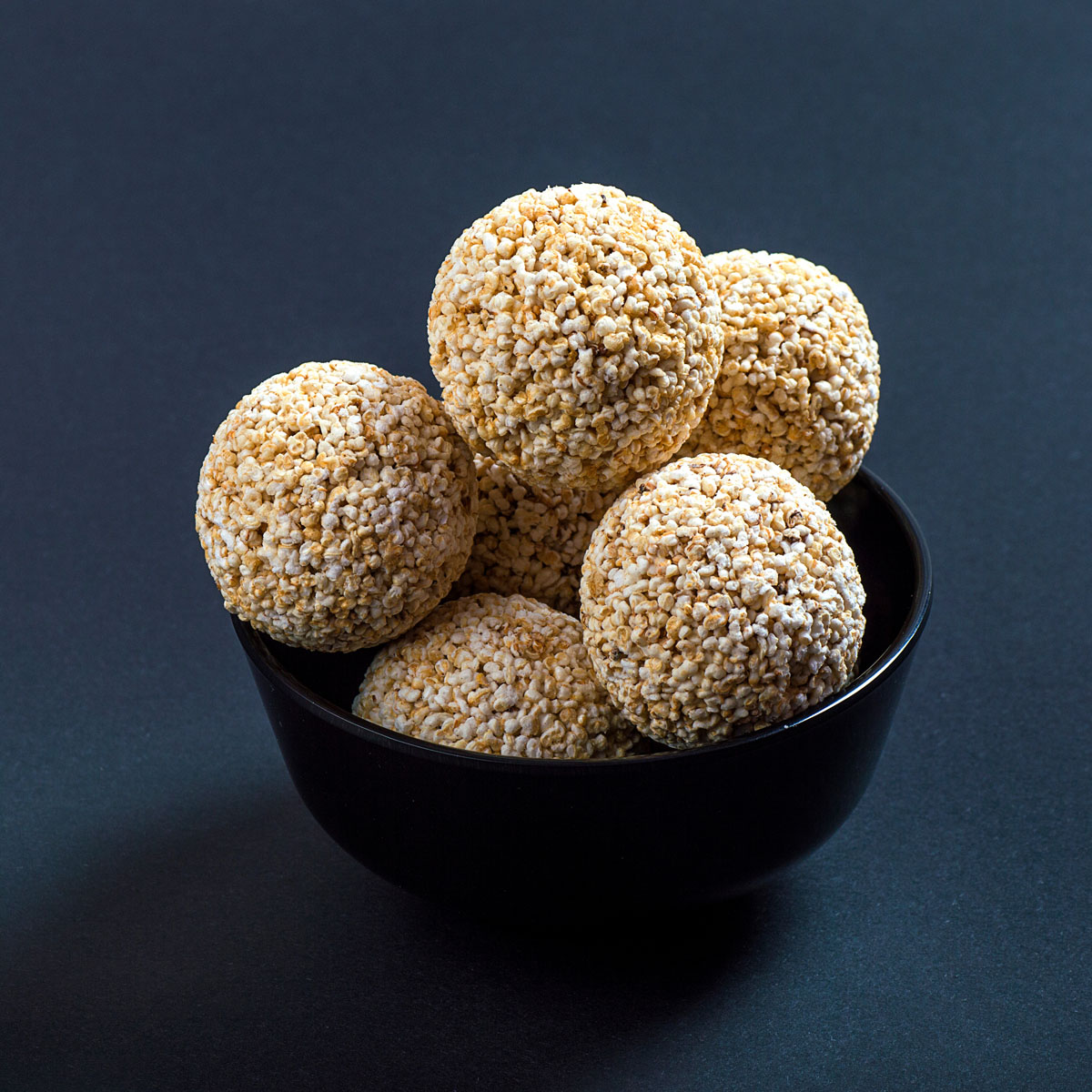 Energy Balls Amaranth: Die kleinen Powerkörner mixen wir mit Banane, Honig und Nüssen zu leckeren, gesunden Energy Balls. Schnell zubereitet mit der Lurch Trommelreise und Multi Chopper.
