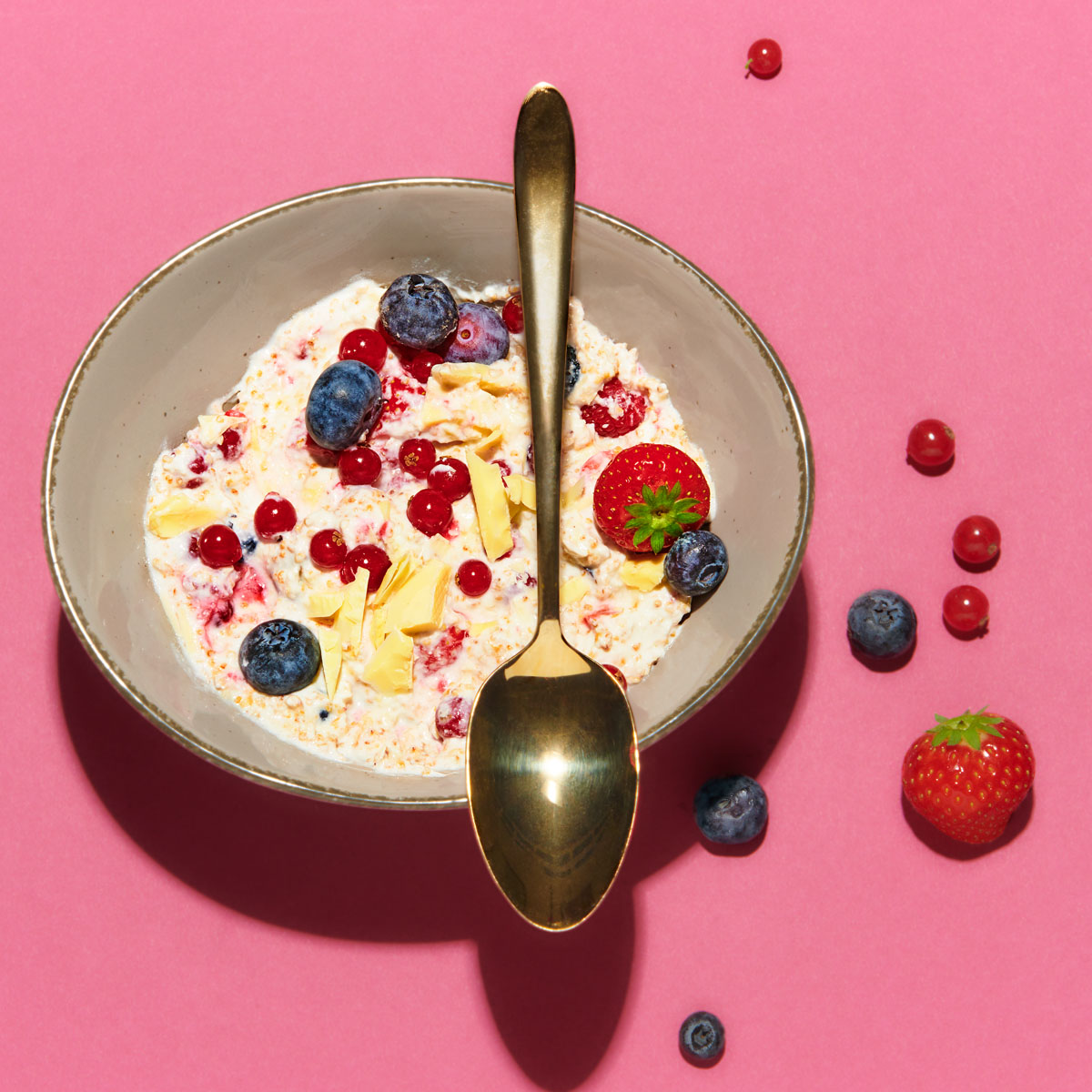 Mein Müsli Beerenmix bringt mit Erdbeeren, Blaubeeren und Johannisbeeren fruchtige Farbe ins Frühstück und versorgt dich dank Buchweizenflocken, Süßlupinenmehl und Amaranth mit wertvollen Nährstoffen. Am besten wird es mit dem Lurch Multi-Mixer Maxi.