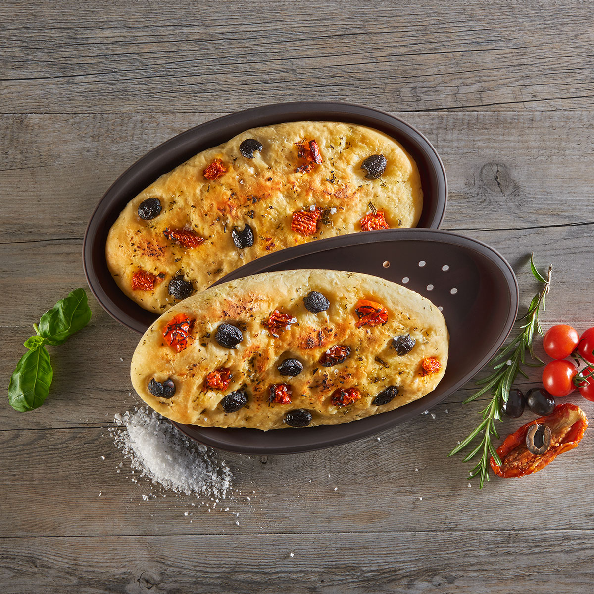 Abwechslungsreiche Beläge wie Quattro Formaggi, Prosciutto e funghi oder Vegetariana – buon appetito! Zubereitet mit der Lurch Pizza Backform aus Silikon im 2er Set.