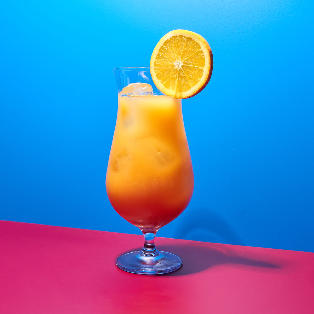 Sex on the Beach: Der Name kommt von den zwei Highlights des Spring Breaks – Sex und Beach. Mit seinen fruchtigen Zutaten ist dieser Cocktail der perfekte Sommerdrink. Zubereitet mit Lurch Bar Tools und Eiswürfelformen.