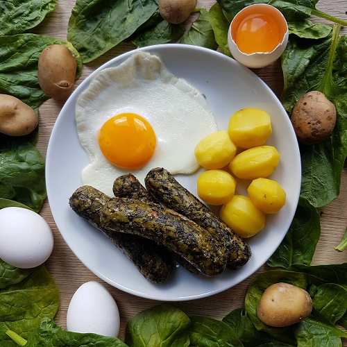 Die vegane Spinat-Bratwurst wird mit dem Lurch Wursti-Maker garantiert zum Leckerbissen. Mit Spinat, Zwiebeln und Knoblauch zubereitet, schmecken diese herrlich herzhaft – perfekt zu Kartoffelbrei, Sauerkraut oder gegrilltem Gemüse.