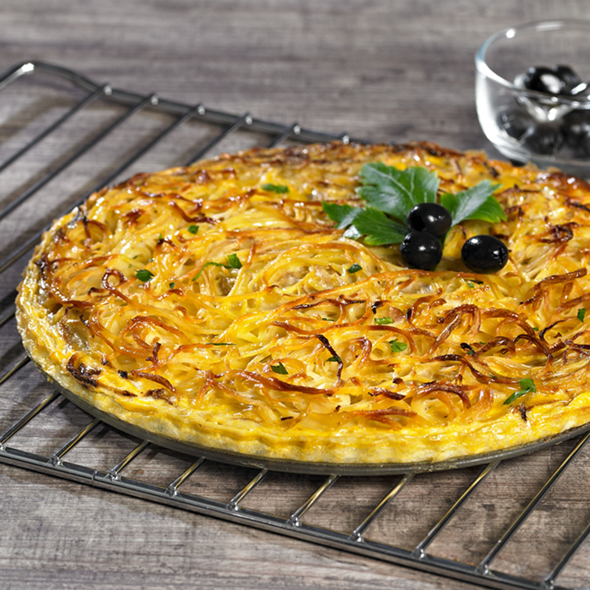Kartoffeltortilla aus der Lurch Quiche-Backform mit Glasboden: Aus wenigen Zutaten wird ein echter Klassiker! Schnell mit dem Lurch Spiralschneider gemacht, super lecker.