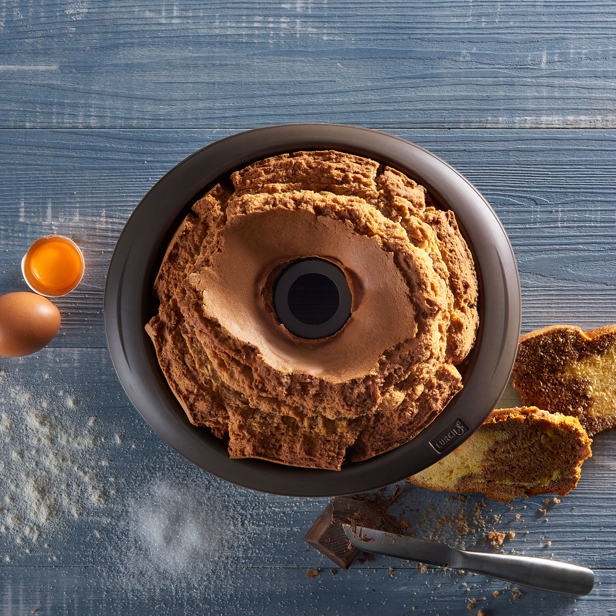 Gugelhupf Marmor aus der Lurch Gugelhupf-Backform: Zwei Klassiker in einem: saftiger Marmorkuchen in Gugelhupfform – herrlich schokoladig und perfekt zu Kaffee, Milchkaffee oder einfach nur einem Glas Milch.