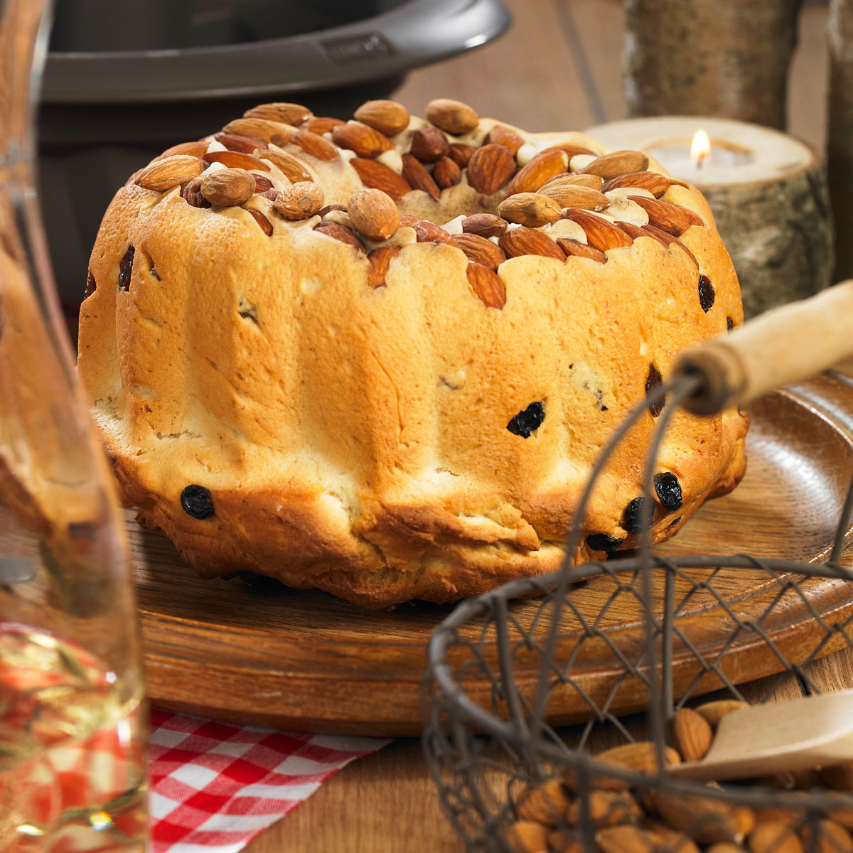 Gugelhupf Alsass: Ob für die Fête du Kougelhopf oder den Kaffeetisch – dieser elsässische Gugelhupf mit Mandeln aus der Lurch Gugelhupf-Backform begeistert mit traditionellem Geschmack und hübscher Form.