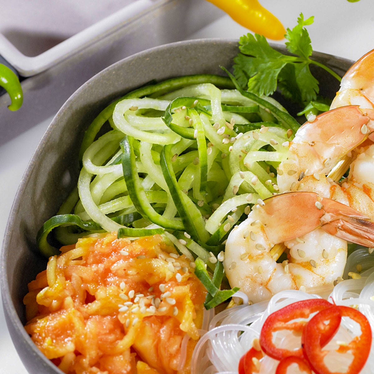 Asiatischer Salat mit Chili-Garnele