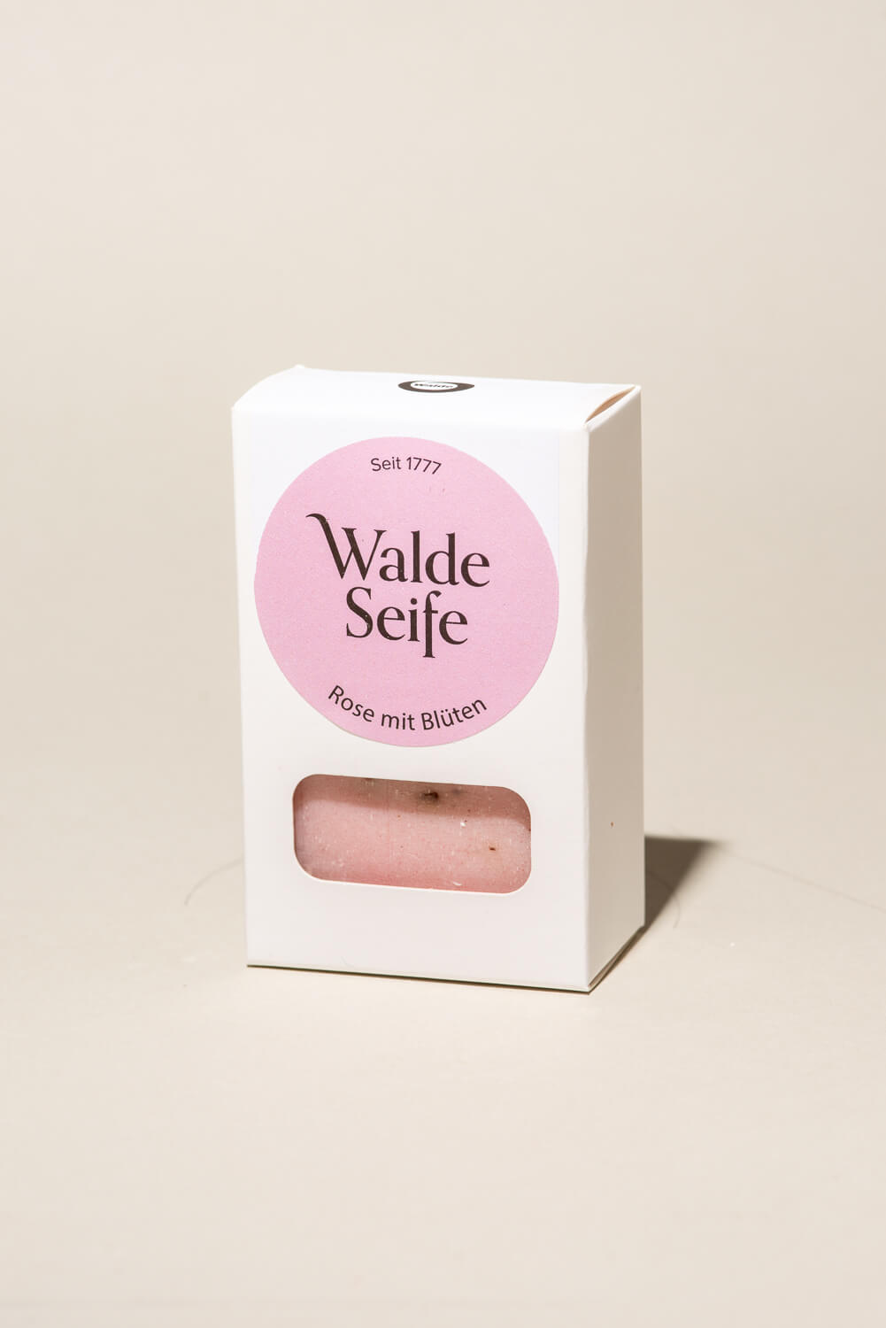 Savon de roses avec fleurs fait à la main