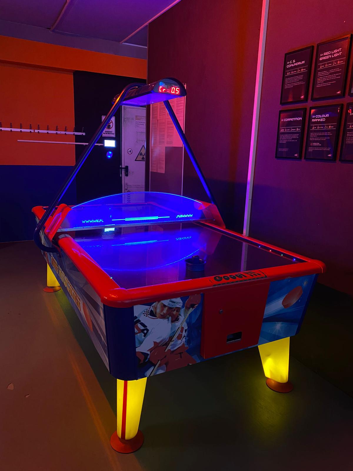 Arcade-Maschine Göppingen Airhockey 1 - Spannendes Airhockey-Spiel im Spielcenter